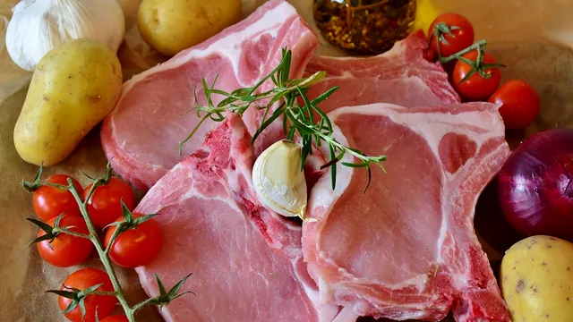 Ingredientele care nu trebuie să lipsească atunci când marinezi carnea de porc. Așa friptura va avea un gust irezistibil