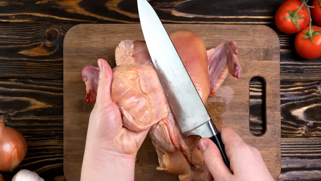 De ce nu trebuie să îndepărtezi pielea de pe carnea de pui. Greșeala pe care o fac multe persoane