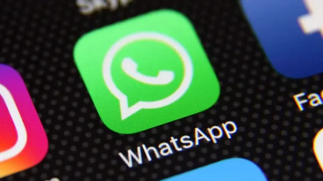 Setarea pe care trebuie să o faci ca să nu-ți citească nimeni mesajele de pe WhatsApp, chiar dacă îți lasi telefonul fără parolă. Trucul uimitor