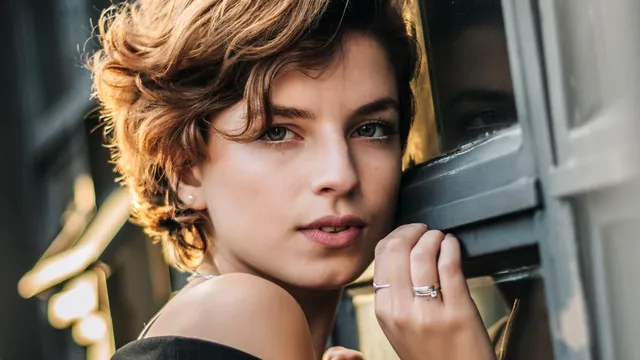 Trucul simplu prin care afli dacă îți stă bine cu părul scurt. Metoda pe care trebuie să o încerci înainte de a merge la salon