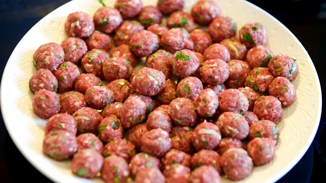 Ingredientul pe care să nu-l adaugi niciodată în ciorba de perișoare. Îi strică tot gustul