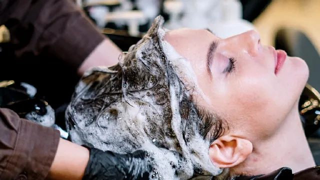Cum să îți crească părul mai repede și mai sănătos. Remediul natural pe care trebuie să-l încerci, ai nevoie doar de 3 ingrediente banale
