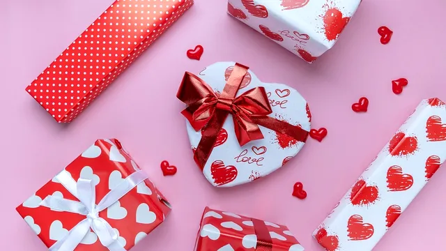 Cele mai ciudate tradiții de Valentine’s Day din lume. Locul unde cei singuri poartă doliu