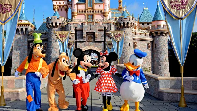 Cât costă o vacanță la Disneyland în 2023. Ce e important să știi dacă vrei să ajungi aici