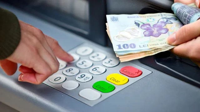 Câți bani poți scoate de pe card dacă ai mai multe popriri. Ce prevede legea, de fapt