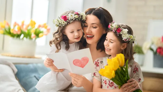 Cele mai frumoase poezii de 8 Martie pentru mama. Versuri emoționante pe care să i le dedici