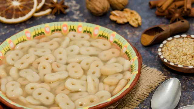 Cum se face siropul pentru mucenicii fierți. Ingredientele de care ai nevoie