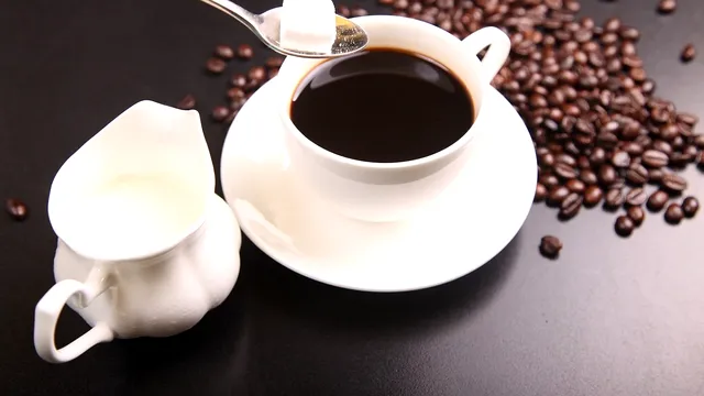 De ce nu e bine de fapt să pui zahăr în cafea. Răspunsul surprinzător al specialiștilor, sigur nu te-ai fi gândit la asta