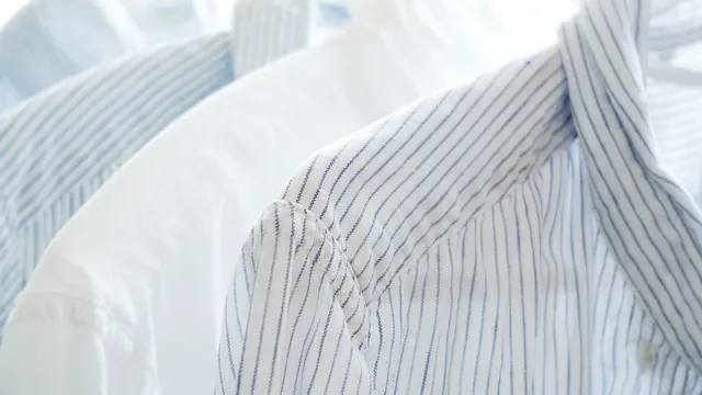 Ingredientul banal care curăță petele galbene de pe gulerele cămășilor albe. Trucul a devenit viral pe TikTok