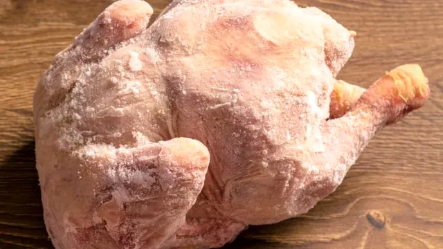 Ce se întâmplă dacă gătești puiul congelat. Experții atrag atenția, este important să știi asta