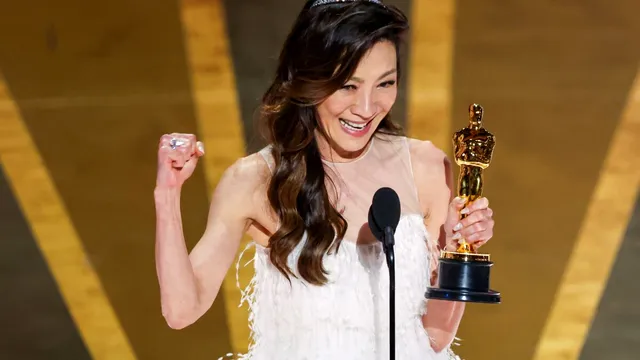 Cine este Michelle Yeoh și în ce filme a jucat. A devenit prima actriță din Asia care a câștigat premiul Oscar pentru rol principal