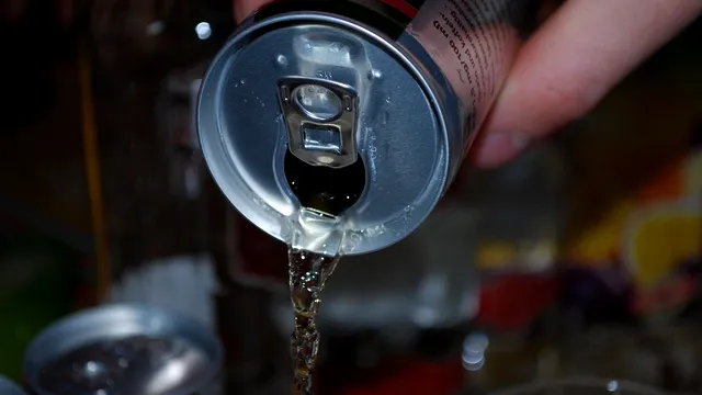 Ce conține de fapt energizantul. Puțini știu ce semnificație au aceste detalii de pe etichetă
