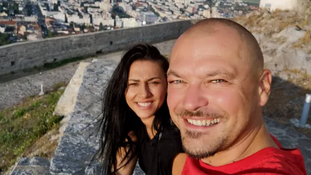 Cum arătau Puya și Melinda, în urmă cu 12 ani, la cununia civilă. Cei doi s-au căsătorit în pantaloni scurți FOTO