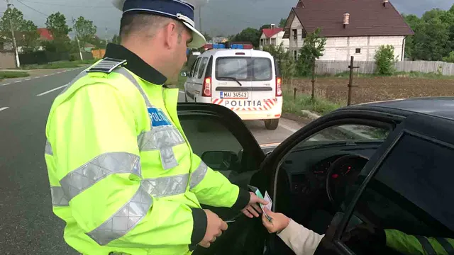 Nu te urca la volan daca nu ai acest act la tine. Iei amenda pe loc si puncte de penalizare