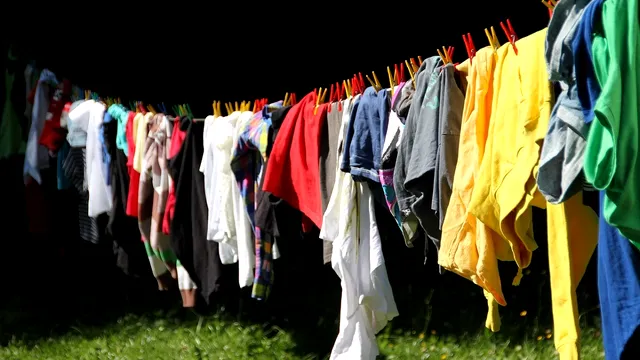 La ce temperatură se spală hainele colorate, de fapt. Multe persoane fac greșeala, ce trebuie să faci înainte de a le pune la spălat