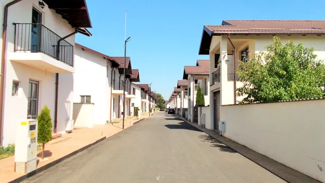 Ce lățime trebuie să aibă drumul dintre case. Regula este deoseori încălcată