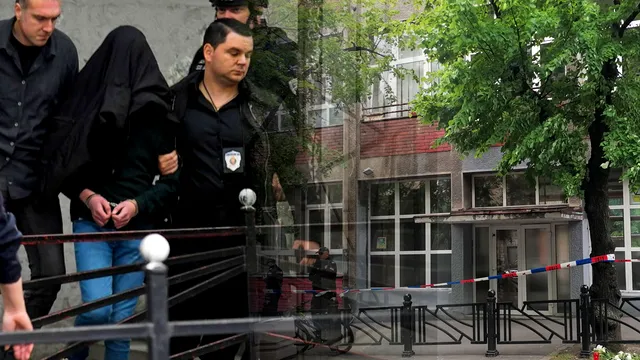 Băiatul care a comis atacul de la Belgrad a fost dus de tatăl lui în poligonul de trageri de la 12 ani. Ce detalii incredibile au ieșit la iveală la audieri