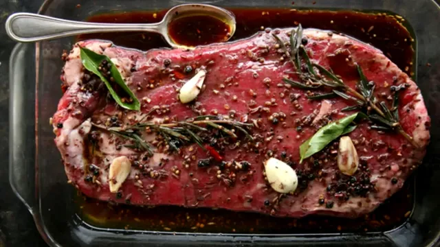 Cât se ține carnea la marinat, de fapt. Secretul pentru o friptură perfectă