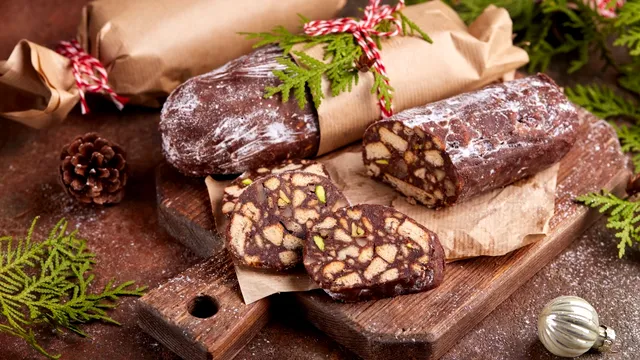 Secretul celui mai bun salam de biscuiți. Ce ingredient special să adaugi pentru un gust aparte
