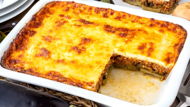 Secretul pentru cea mai bună musaca. Ce ingredient trebuie să adaugi neapărat în ea. Așa va ieși foarte gustoasă