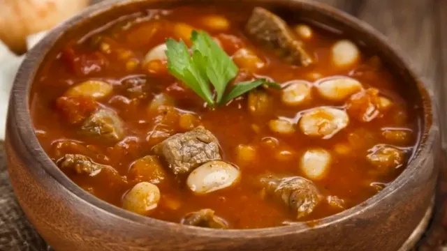 Ingredientul pe care gospodinele desăvârșite îl adaugă în iahnia de fasole. Așa vei obține un adevărat deliciu