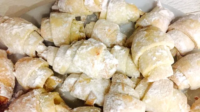 La ce temperatură se coc cornulețele. Secretul pentru a ieși delicioase