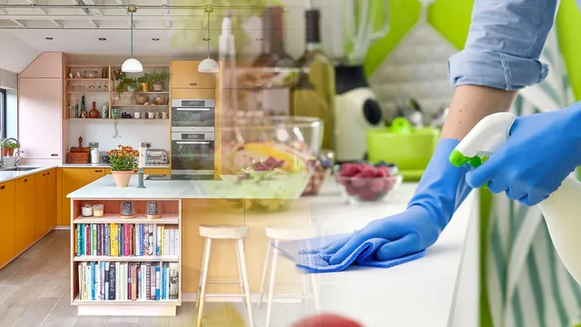 Trucul pentru a-ți face mobila de bucătărie să strălucească de curățenie. Ingredientele banale care funcționează de minune