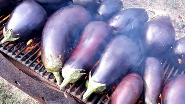 Ce poți să pui în salata de vinete în loc de maioneză. Ingredientul special care o face delicioasă