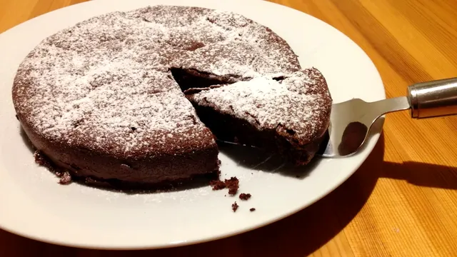 Ouă și un ingredient magic, atât îți trebuie pentru cel mai bun tort pe care l-ai mâncat vreodată. Te vei linge pe degete