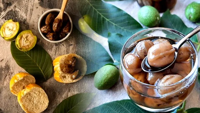 Cum se face dulceața de nuci. Cele două ingrediente adăugate la final dau tot gustul bun
