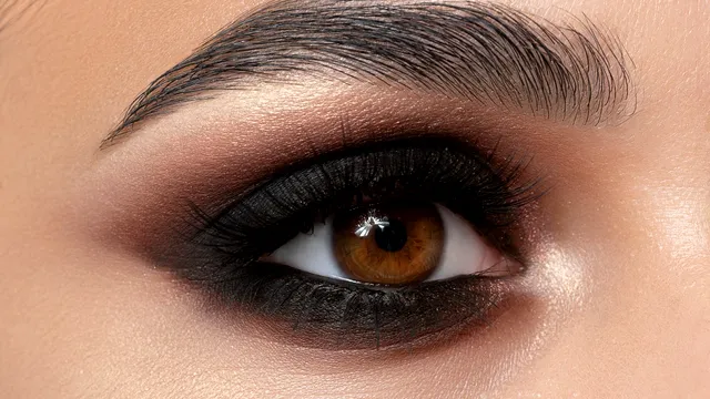Machiajul care îți pune în evidență ochii căprui. Cum să-ți iasă din prima smokey eyes