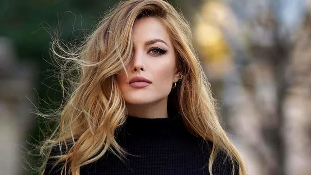 Toată lumea o știe pe Elena Gheorghe, însă puțini au văzut-o pe sora ei. Ana e de o frumusețe rară