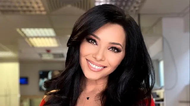 Cum arată Corina Caragea în costum de baie. Vedeta Pro TV este surprinsă rar în această ipostază FOTO