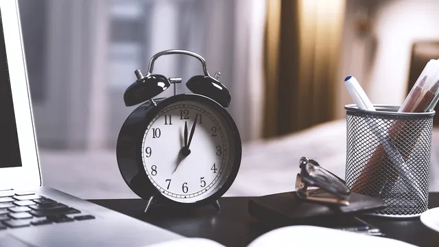 De ce ora 3:33 este denumită ora diavolului. Ce se întâmplă, de fapt, și ce încărcătură puternică ascunde