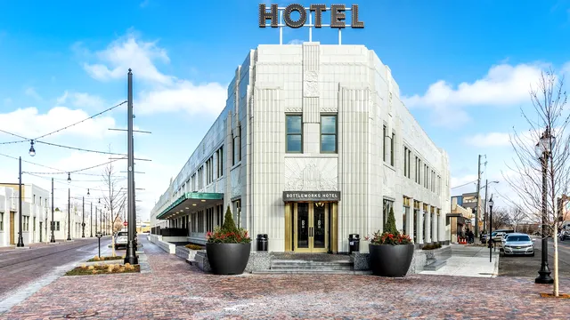 Care este pluralul la “hotel”, de fapt. Mulți români fac greșeala