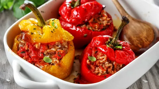 Ce carne se folosește la ardeii umpluți ca să iasă gustoși. Secretul bucătarilor de top pentru o aromă bogată