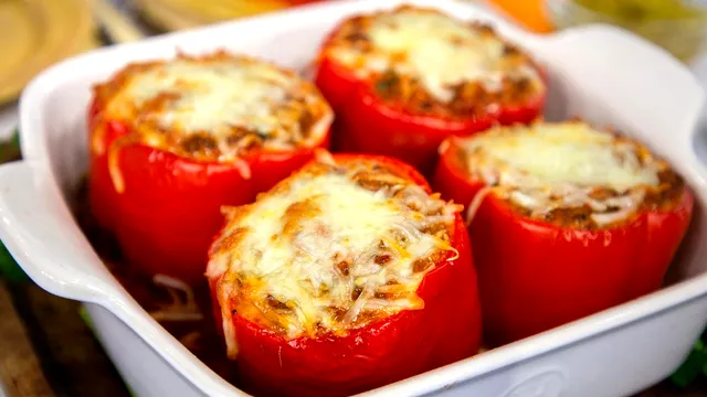Gospodinele de la țară adoră acest truc. Ce ingredient special pun în ardeii umpluți, secretul care face diferența