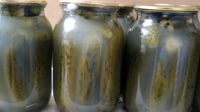 De ce fermentează castraveții murați. Greșeala care le strică gustul unic și textura crocantă
