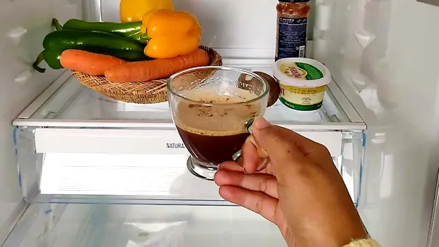 De ce să lași o ceașcă de cafea în frigider. Trucul te va surprinde încă de la prima utilizare