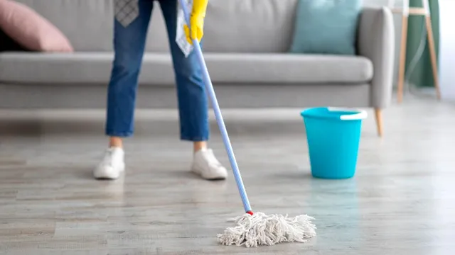 Ingredientul neașteptat care face podeaua curată și strălucitoare. Cea mai simplă metodă la care nu te-ai fi gândit