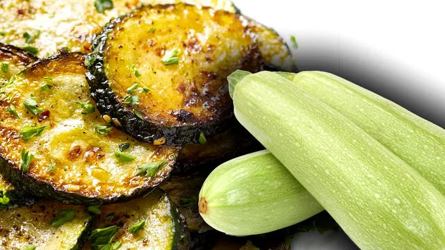Salată de dovlecei, de două ori mai bună și gustoasă decât salata de vinete. Ingredientul adăugat la final face toată diferența
