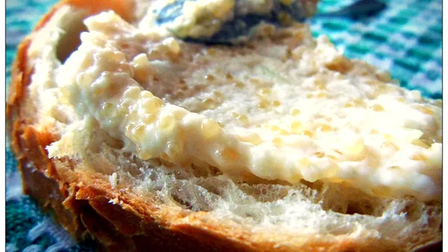 Nu mai pune pâine în salata de icre. Ce trebuie să faci de fapt pentru a nu se tăia, așa iese mult mai gustoasă și cremoasă