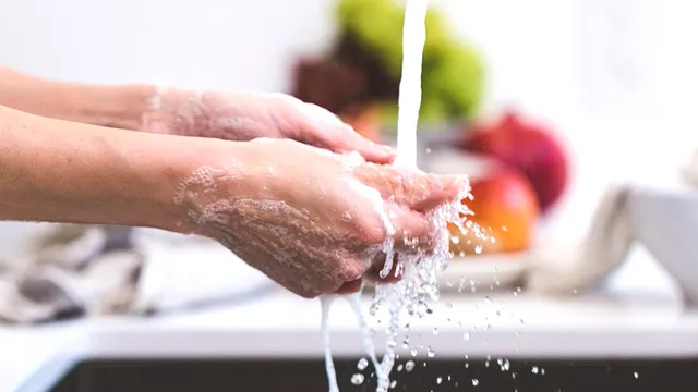 Cum scapi rapid de mirosul de usturoi de pe mâini. Aceste ingrediente sunt soluția