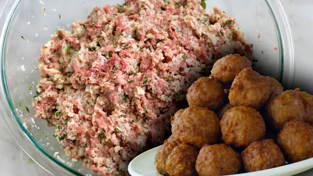 Ingredientul secret pentru cele mai bune chiftele. Gospodinele de la țară îl folosesc de ani buni