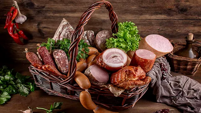 Ce conține salamul de Sibiu, de fapt. Puțini români știu adevărul, ingredientul secret care te va șoca