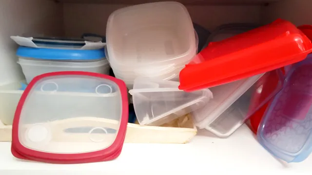 Cum scapi de mirosul neplăcut din caserolele de plastic. Cu ce trebuie să le speli, de fapt. Trucul bunicii e de mare ajutor