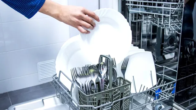 Cum poți curăța mașina de spălat vase. Trucul care îți va fi de mare folos, aceste ingrediente ieftine te scapă de problemă