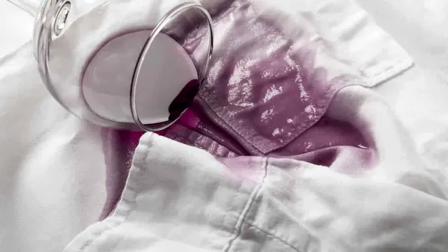 Cum poți să cureți petele de must sau vin roșu de pe haine. Ce trebuie să aplici de fapt pe pată, sfaturi și ponturi utile