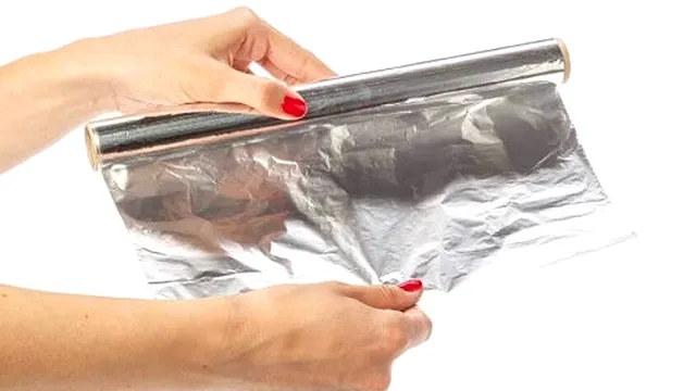 De ce să învelești telecomanda TV în folie de aluminiu. Soluția genială de care nu ți-a spus nimeni
