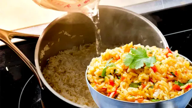 Regula de aur pentru cel mai bun pilaf. Nu mai fierbe orezul în apă, ingredientul secret care face diferența
